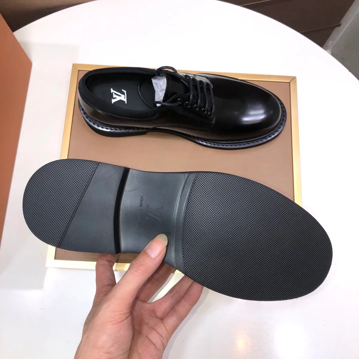 Men's men's shoes 💰660💰[LOUIS VUITTON] (original order) new style 🍀LV Louis Vuitton * - top version of LV classic leather shoes! Made of imported original single cowhide, original leather side strips and wear-resistant rubber outsole! High quality products! Code number 39-44 (38.45 customized)